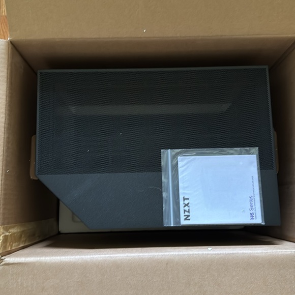 NEW NZXT H6 Flow RGB PC Case. NO GLASS DOOR INCLUDED - Picture 2 of 6